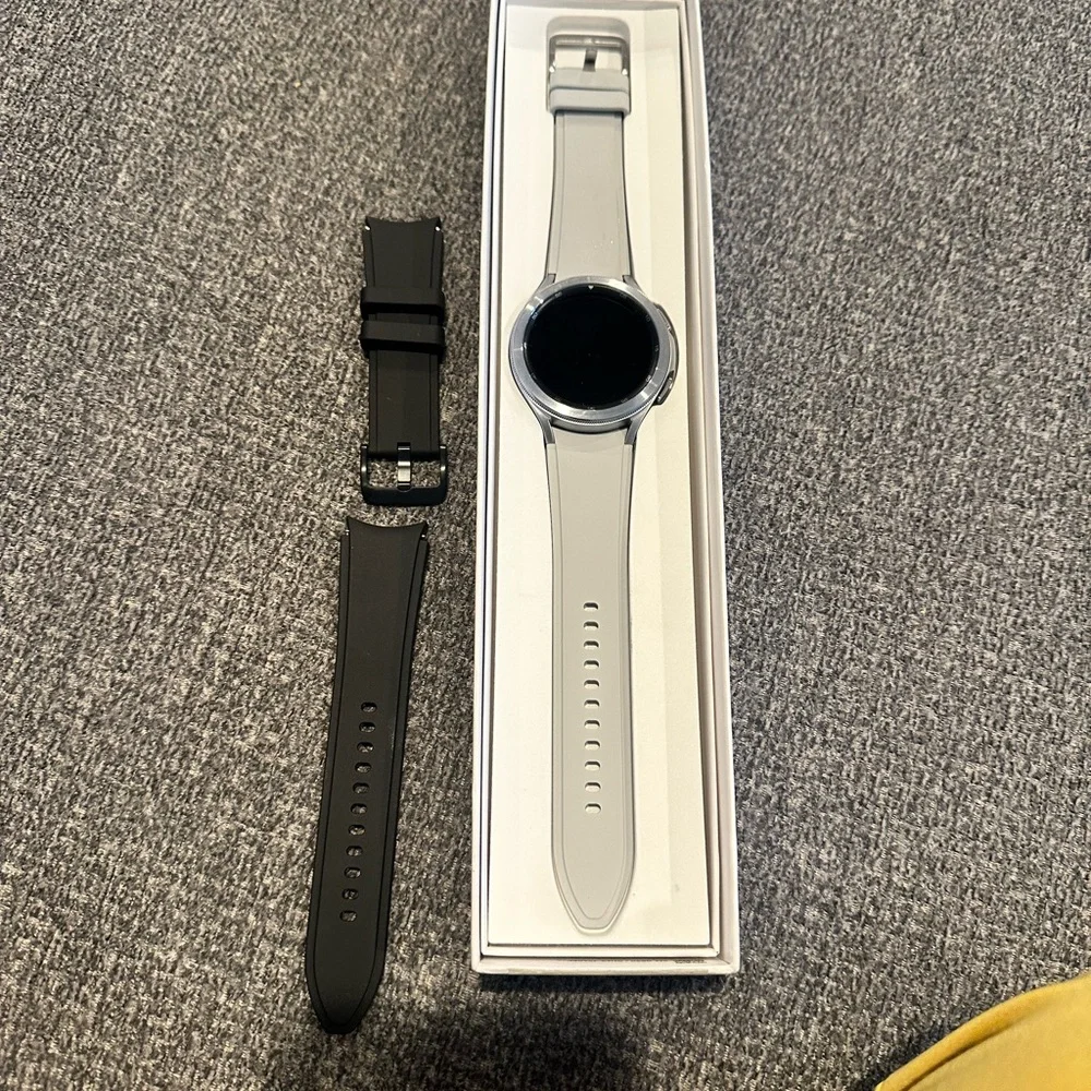 Samsung Galaxy Watch4 Classic - Gray